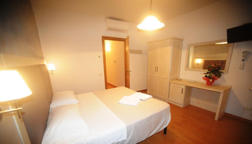 Hotel Super Relais Stella Signa Zimmer foto